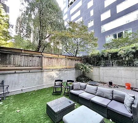 Rented by Avenues Real Estate | media 20