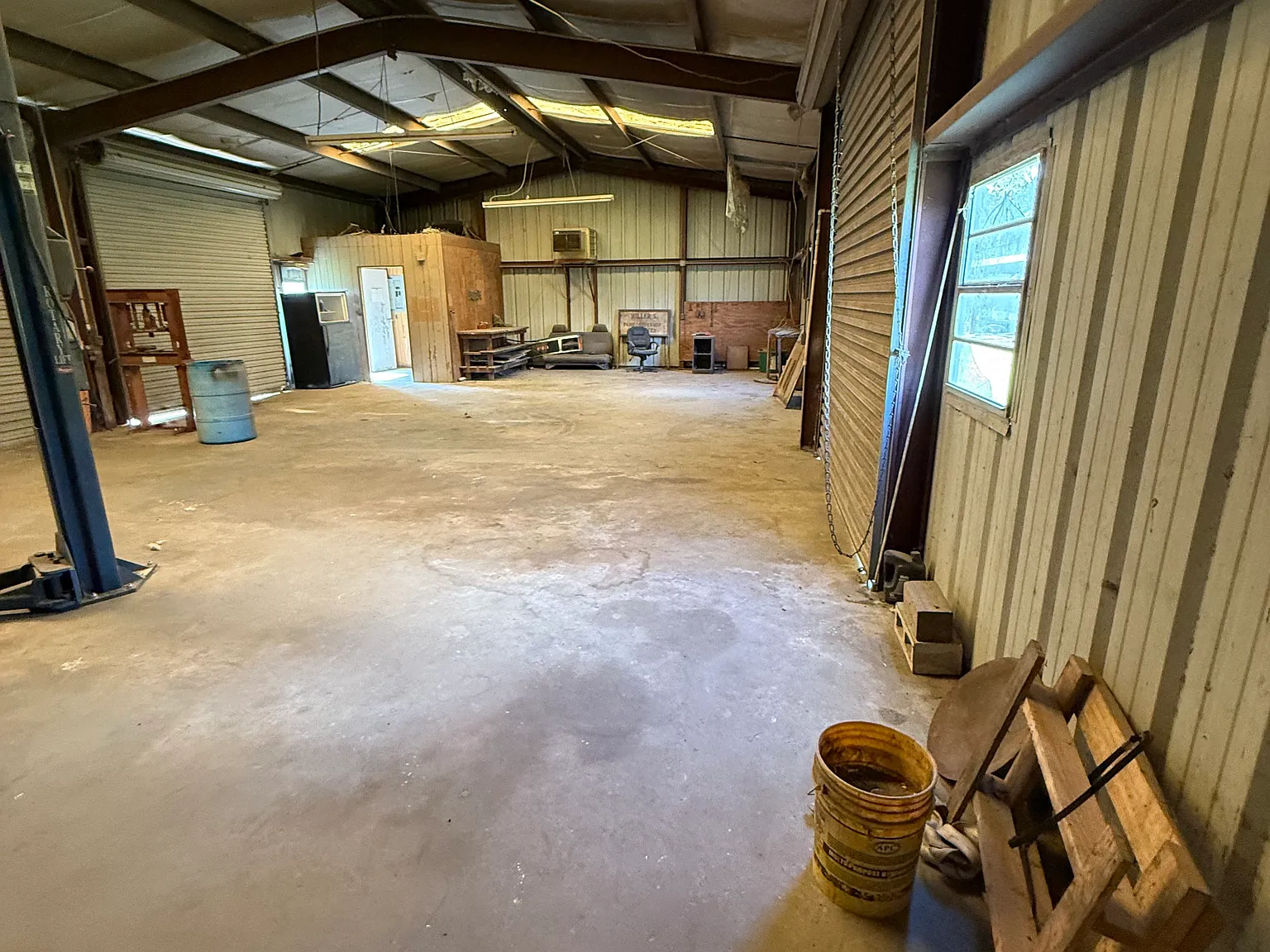 Studio, 4000 sqft, $1,000 — Photo 2