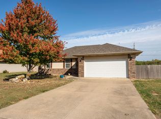 4041 W Ridgeview St, Battlefield, MO 65619