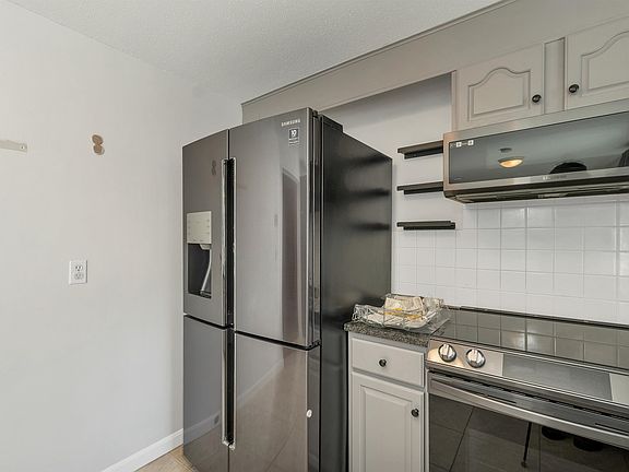 4th image of 9 Bunker Hill Drive