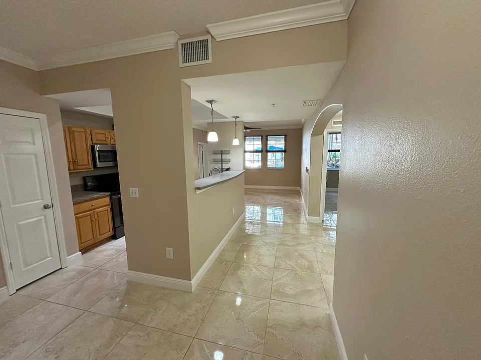 533 NE 3rd Ave #142