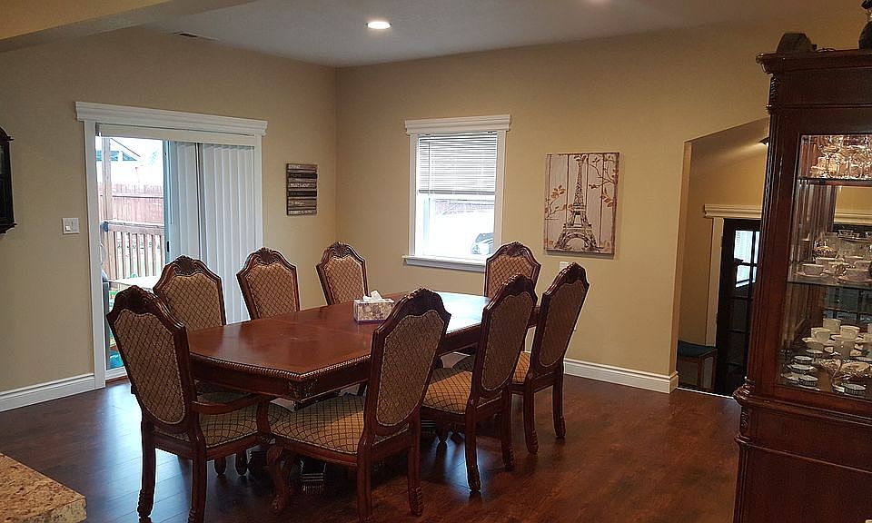 Main dining/family room 