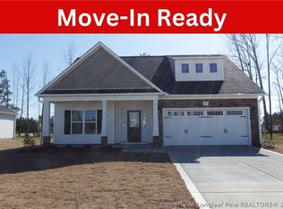 669 Amusement Dr, Hope Mills, NC 28348