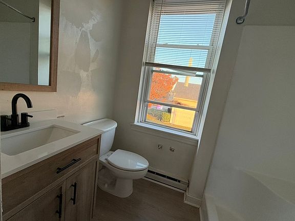 3rd image of 1501 W Cary St APT B