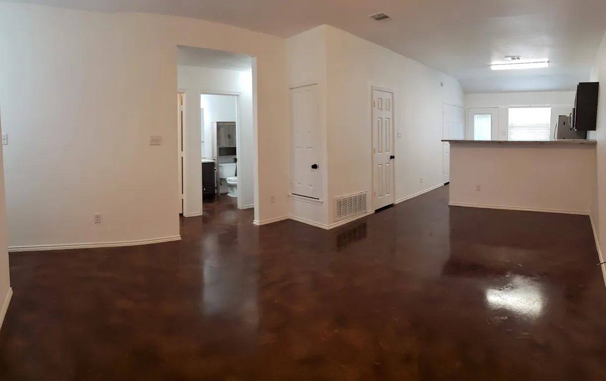 3 bed, 1150 sqft, $1,295 — Photo 2