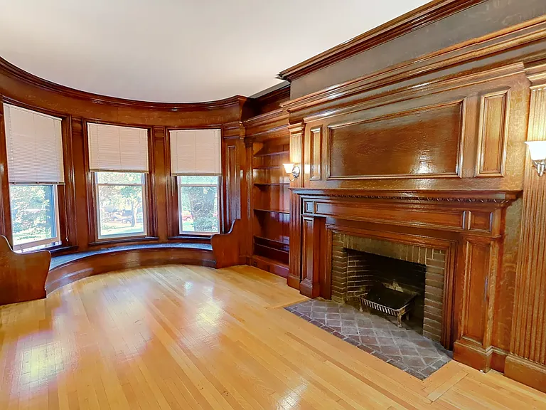 377 Commonwealth Ave — Photo 2