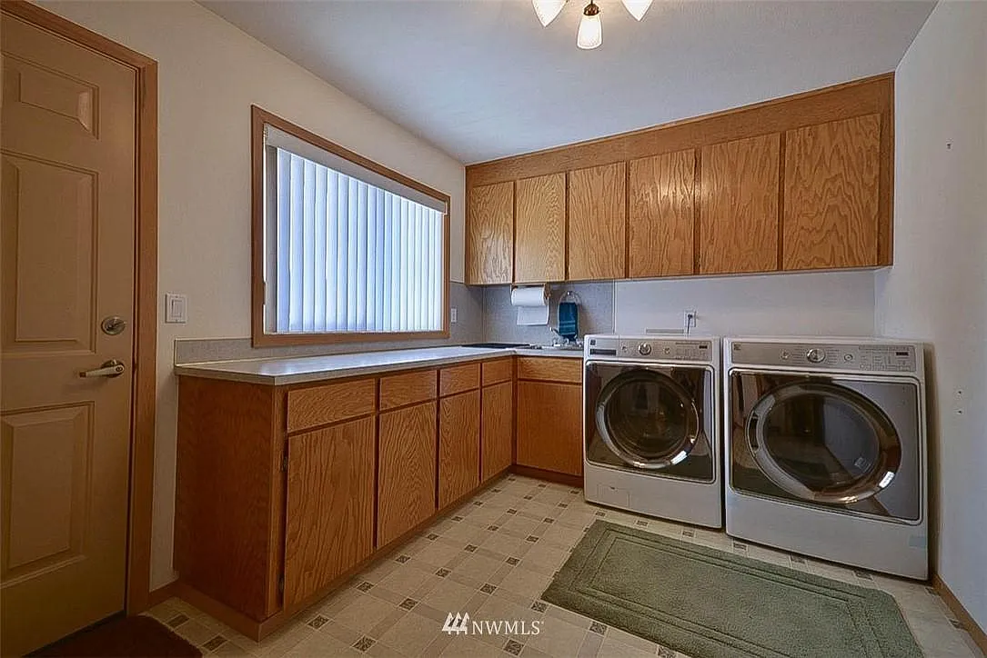 Lawrence Pl SE, Yelm — Photo 4
