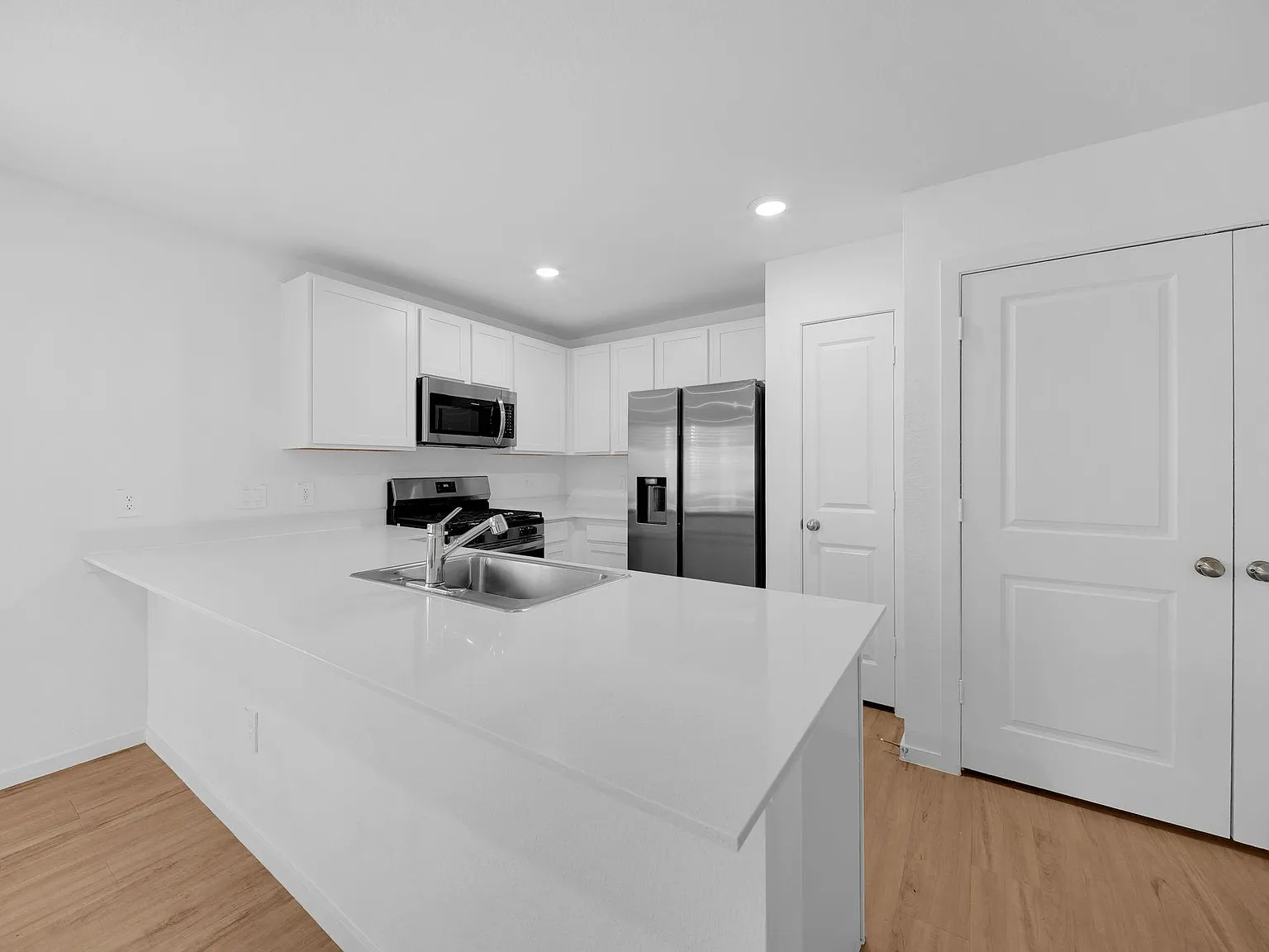 3 bed, 2.0 bath, 1470 sqft, $1,750 — Photo 2