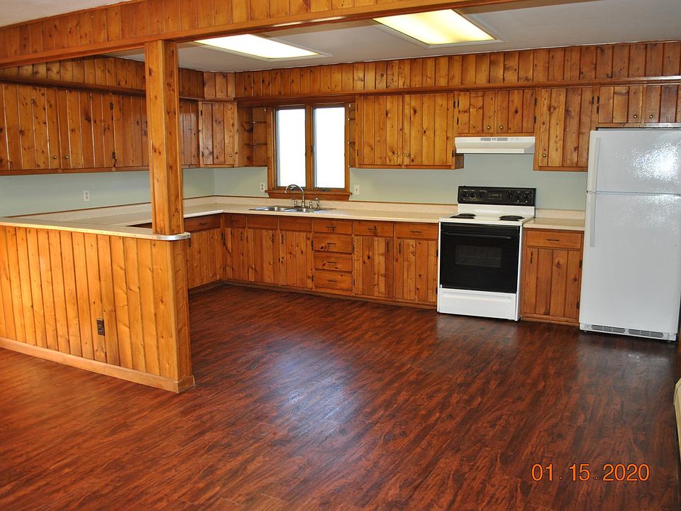 Kitchen/ Dining Area