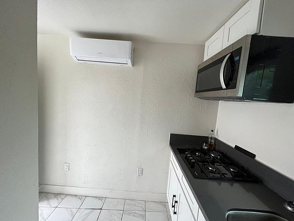 3rd image of 951 E Elma St #B