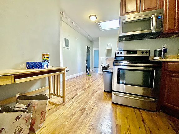 2nd image of 849 Lincoln Pl #4
