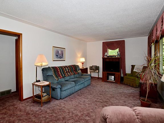 5th image of 5814 E Summit Ave