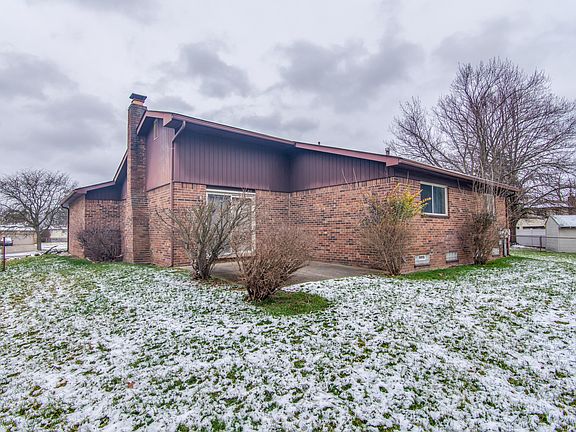 2nd image of 4802 Shoreline Ct