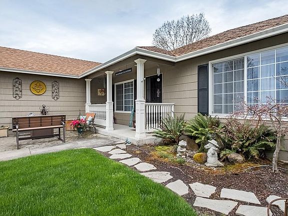 3rd image of 611 Shadow Wood Dr