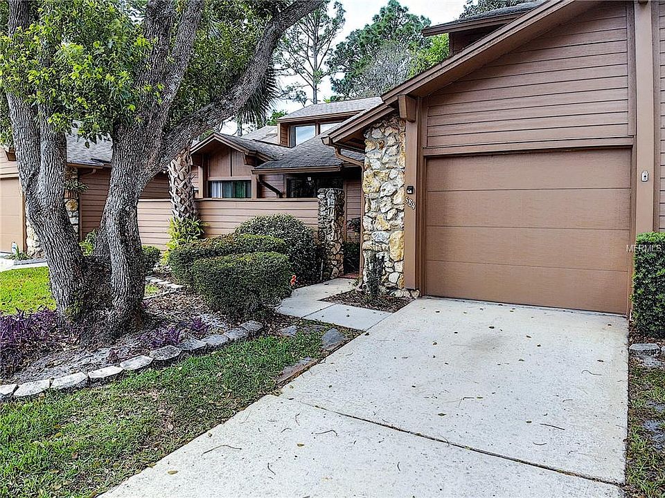 1st image of 584 Albany Pl