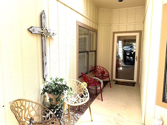 2nd image of 4 Wellington Dr