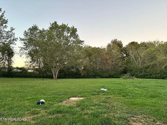 2nd image of 121 Oak Hill Dr