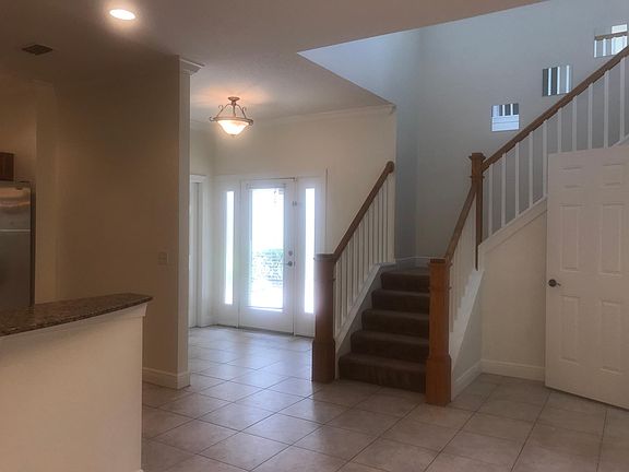 5th image of 296 Valencia Cir