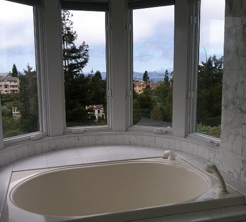 jacuzzi in master bath suite