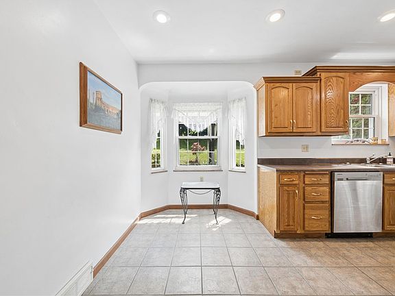3rd image of 206 Highland Ave