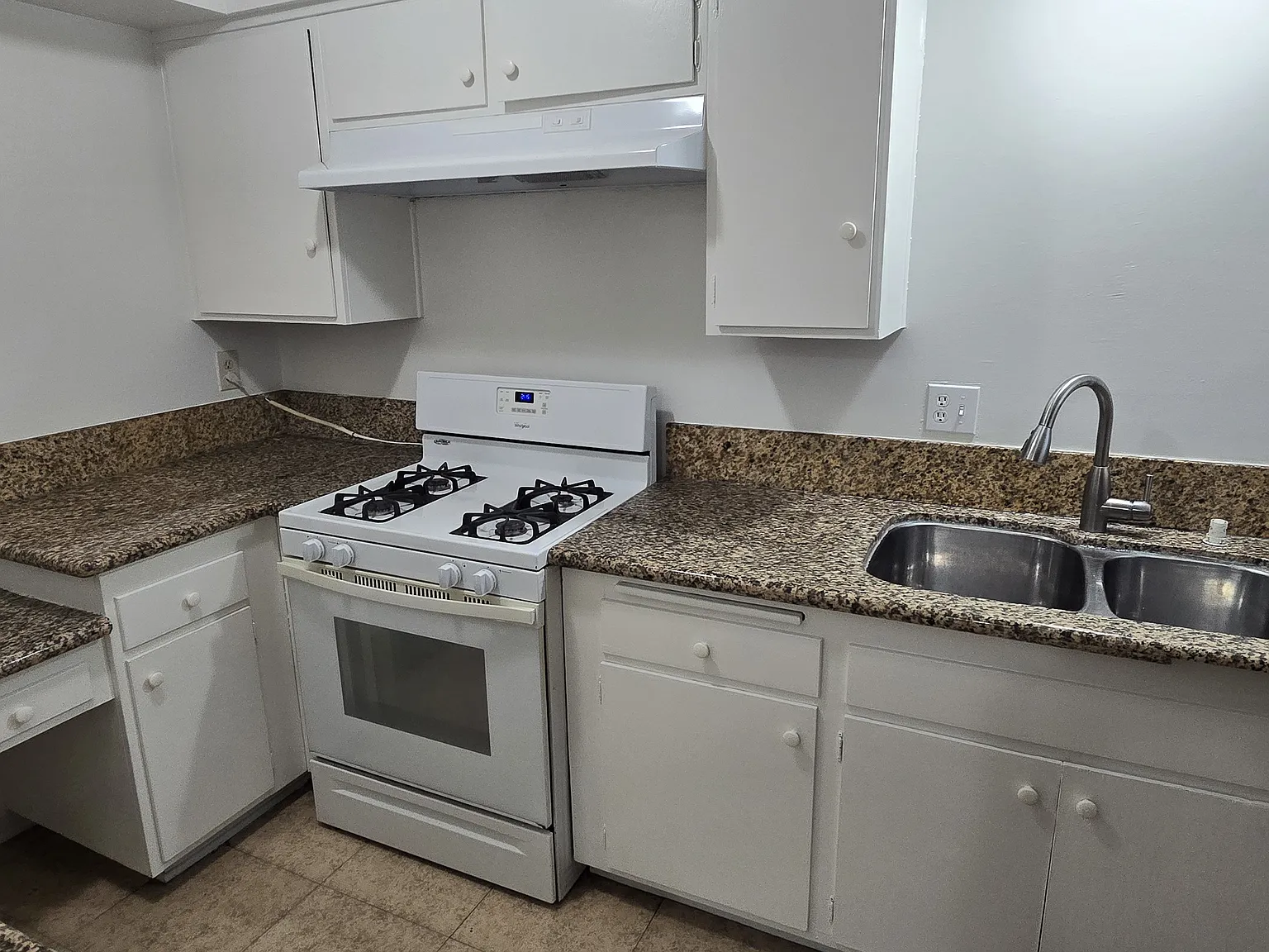 2 bed, 955 sqft, $2,500 — Photo 4