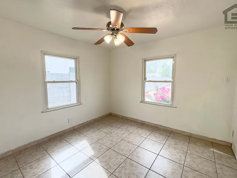 2517 E Culver St — Photo 25