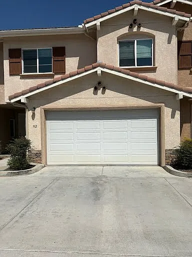 3 bed, 2.5 bath, 1685 sqft, $3,700 — Photo 1
