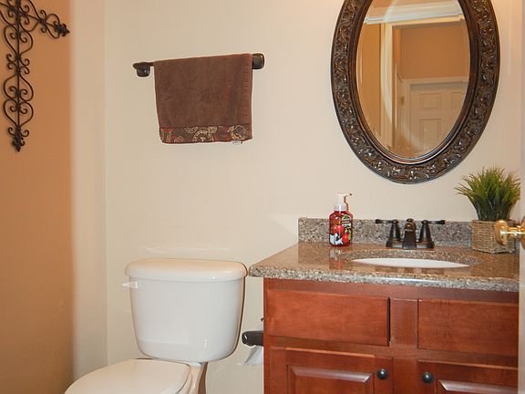 5th image of 1696 Apple Valley Dr