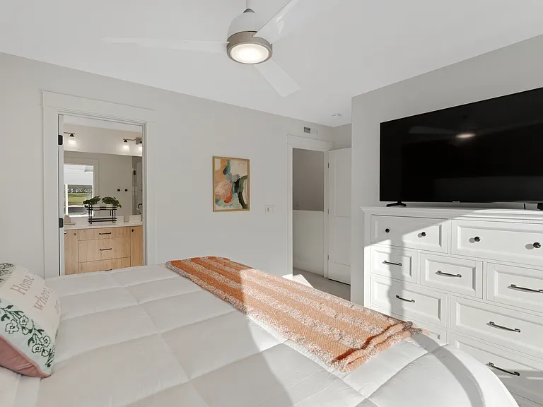 25 E Center St #64 — Photo 4