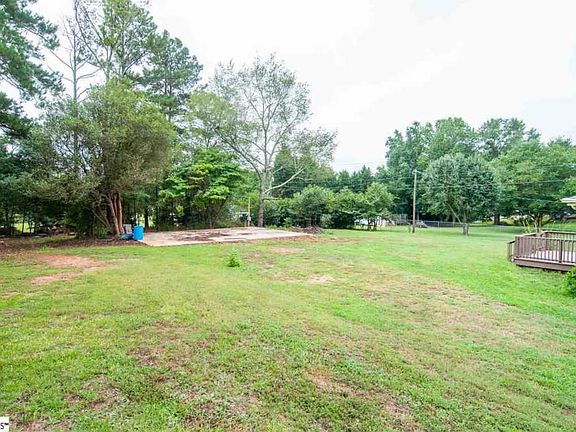 3rd image of 104 Loraine Dr
