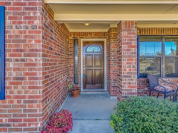 3rd image of 1031 Saint Andrews Dr