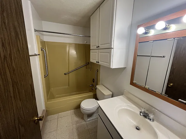 312 W Broadway St #5 — Photo 3