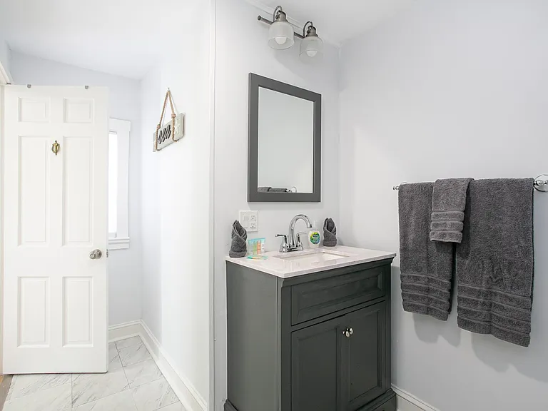 109B Aquidneck Ave — Photo 6