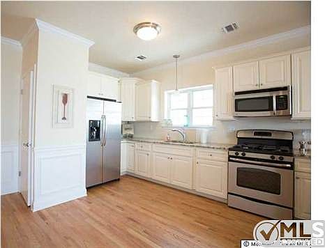3rd image of 119 Dupont Ave #7