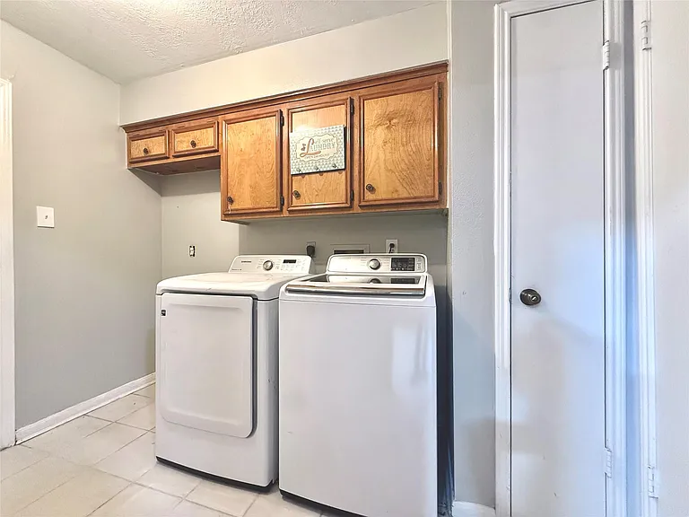 9002 Sabastian Dr — Photo 11