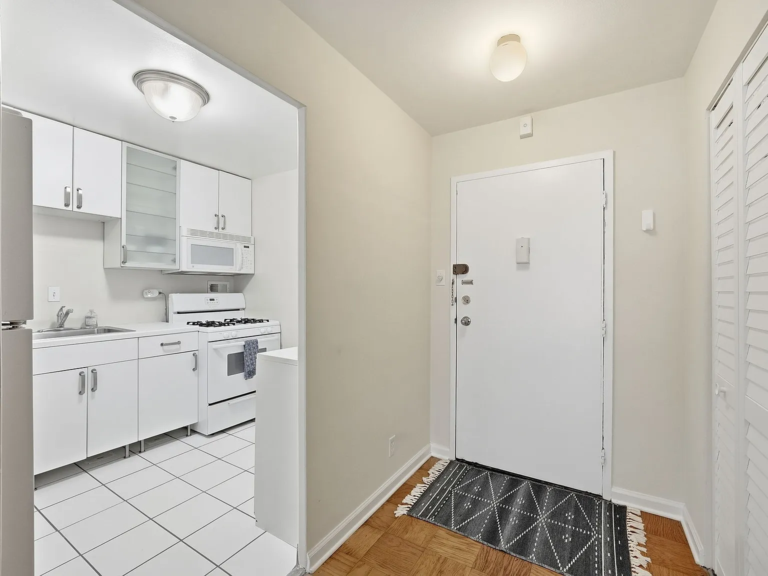 1 bed, 505 sqft, $2,100 — Photo 3
