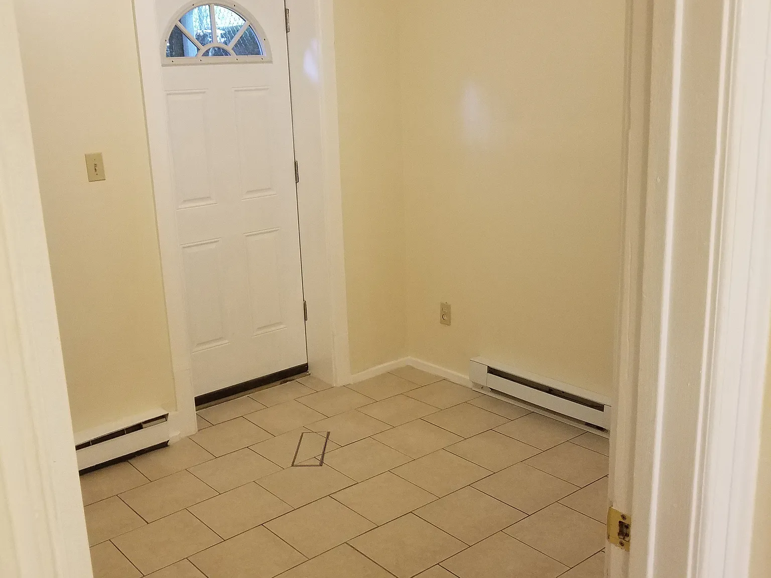 2 bed, 1000 sqft, $1,275 — Photo 4