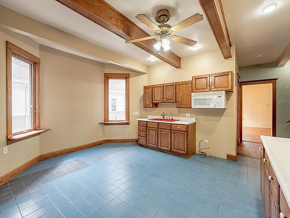 4th image of 4433 N Lowell Ave
