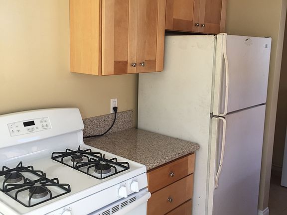 2nd image of 1107 E Grand Ave
