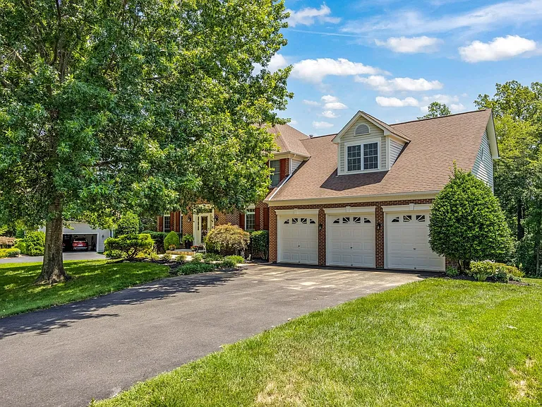 26 Kirby Ln — Photo 2