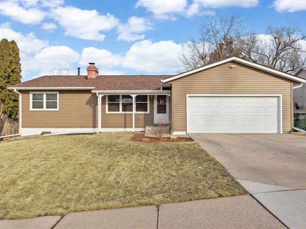 1415 25th St NW, Cedar Rapids, IA 52405