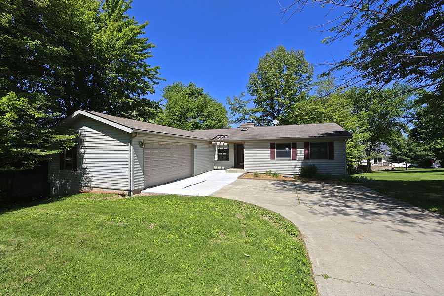 1st image of 882 Country Club Dr