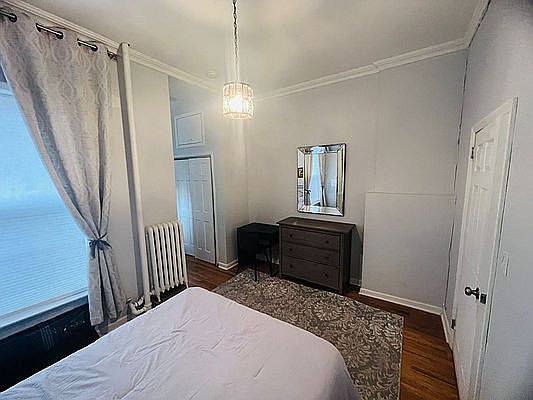 5th image of 223 W 70th St #3B