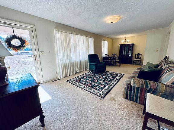4th image of 99 Pine Dr
