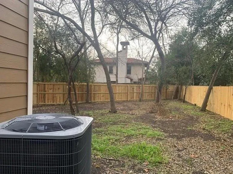 11 Oak Plz — Photo 17
