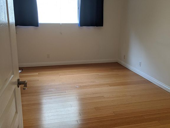 4th image of 1154 S Barrington Ave APT 212