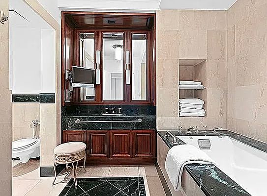 5th image of 55 Wall St #7004