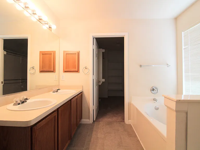 13142 Willowthorn Ln — Photo 16