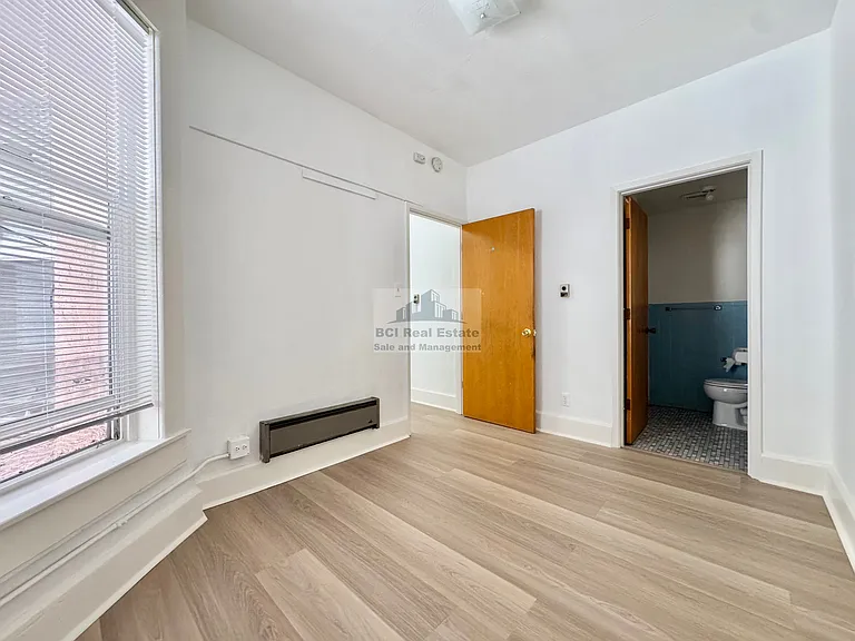 910 Clay St #1 — Photo 7