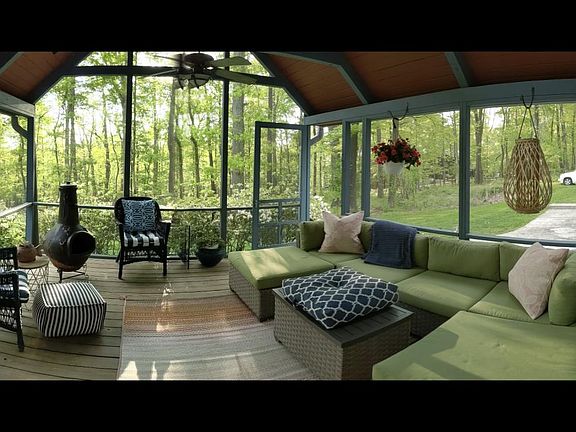 Patio has fan to keep a nice breeze in. Screens keep mosquitoes out!